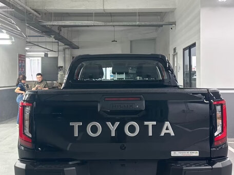 2026 Toyota Hilux IX, чёрный, 4721000 рублей, вид 4
