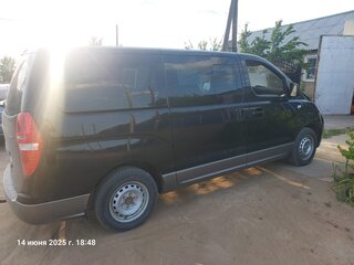 2010 Hyundai H-1 II, чёрный, 1400000 рублей, вид 2