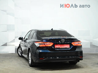 2018 Toyota Camry VIII (XV70), синий, 2450000 рублей, вид 4