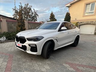 2021 BMW X6 40i III (G06), белый, 9999999 рублей, вид 3