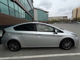 2014 Toyota Prius PHV ZVW35 III Рестайлинг (XW30), серебристый, 1450000 рублей, вид 3