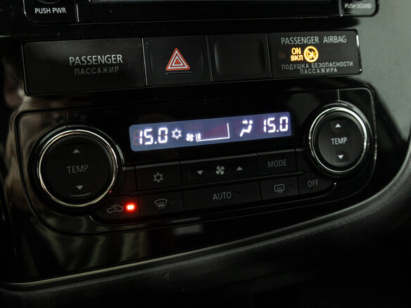 2017 Mitsubishi Outlander III Рестайлинг 2, серебристый, 1639700 рублей - вид 15