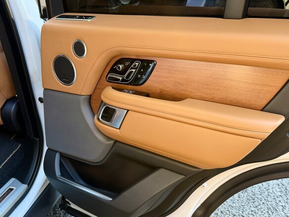2019 Land Rover Range Rover IV Рестайлинг, белый, 7700000 рублей - вид 24