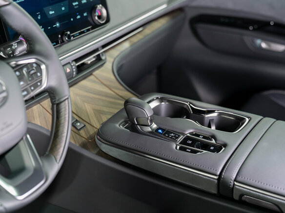 2026 Lexus LM 350h II, чёрный - вид 15