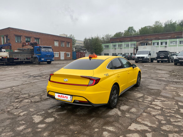 2021 Hyundai Sonata VIII (DN8), жёлтый, 1490000 рублей - вид 6