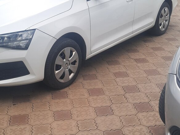 2021 Skoda Rapid II, белый, 1100000 рублей - вид 4