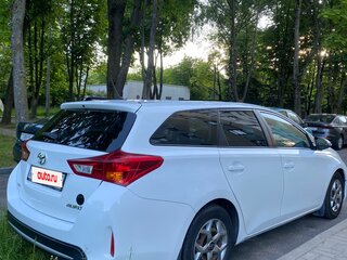 2014 Toyota Auris II, белый, 860000 рублей, вид 2