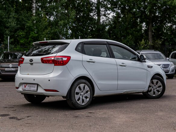 2015 Kia Rio 6-speed III, белый - вид 1
