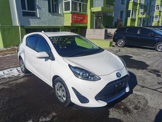 2020 Toyota Aqua I Рестайлинг 2, белый, 1350000 рублей, вид 1