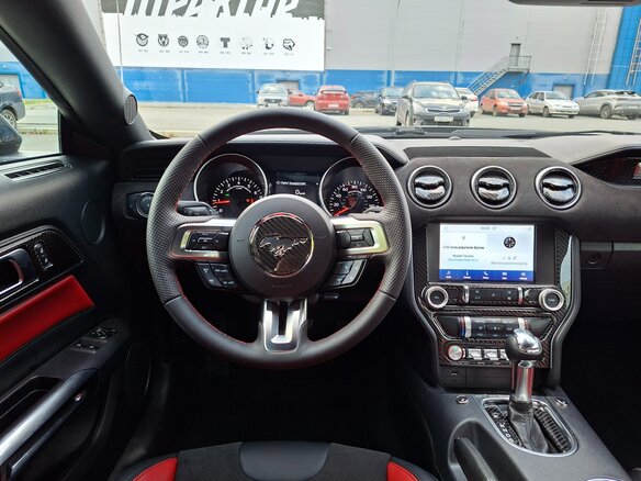 2022 Ford Mustang VI Рестайлинг, чёрный, 3480000 рублей - вид 32