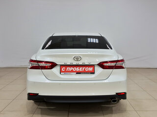 2021 Toyota Camry VIII (XV70) Рестайлинг, белый, 3060000 рублей, вид 5