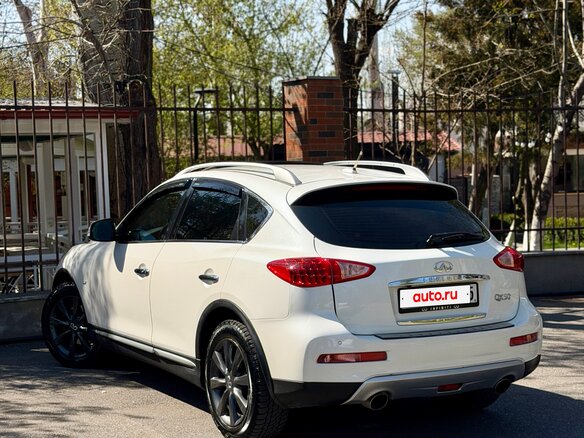 2017 Infiniti QX50 I Рестайлинг, белый, 1400000 рублей - вид 5