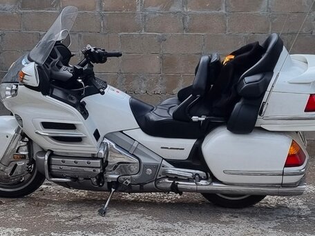 2004 Honda GL 1800 Gold Wing, белый, 900000 рублей, вид 2