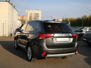 2018 Mitsubishi Outlander III Рестайлинг 2, серый, 1460000 рублей, вид 2