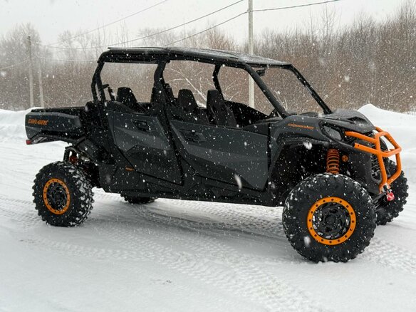 2025 BRP Can-Am Commander Max XT, красный