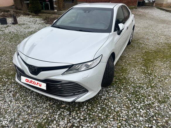 2020 Toyota Camry VIII (XV70), белый, 2650000 рублей - вид 2
