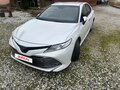 2020 Toyota Camry VIII (XV70), белый, 2650000 рублей - вид 2