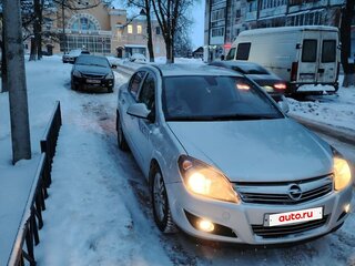 2010 Opel Astra H Рестайлинг, серебристый, 650000 рублей, вид 3