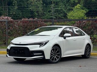 2022 Toyota Corolla Sporty XII (E210) Рестайлинг, белый, 1730000 рублей, вид 1