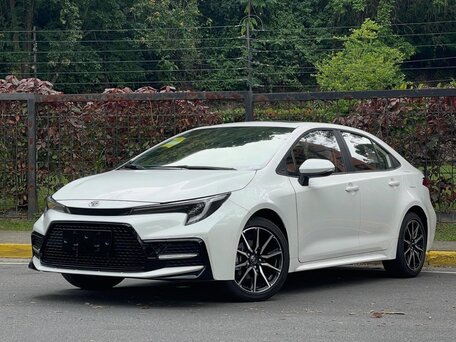 2022 Toyota Corolla Sporty XII (E210) Рестайлинг, белый, 1730000 рублей, вид 1