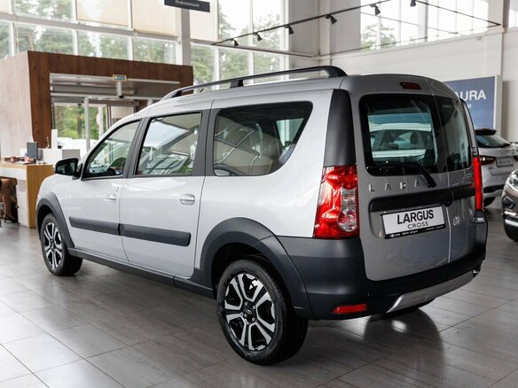 2026 Lada (ВАЗ) Largus Cross I Рестайлинг, серебристый, 2017000 рублей - вид 3