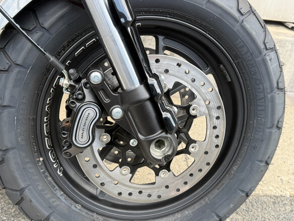 2024 Harley-Davidson Fat Bob, серый, 1700000 рублей - вид 9