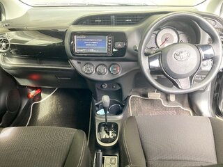 2019 Toyota Vitz III (XP130) Рестайлинг 2, чёрный, 1050000 рублей, вид 4