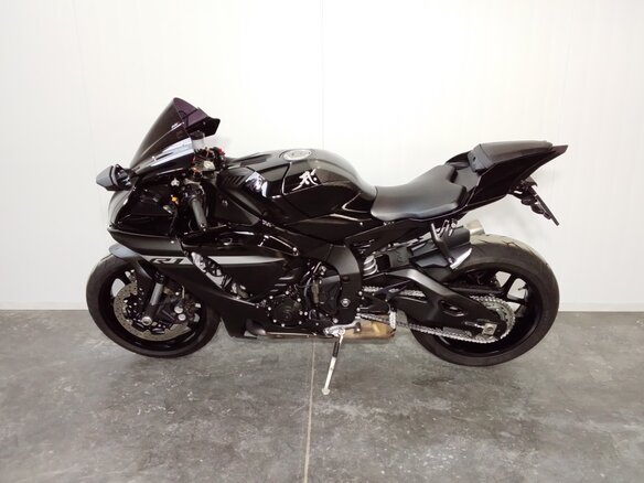 2024 Yamaha YZF-R1, чёрный, 2049000 рублей