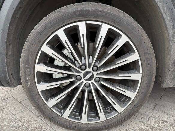 2025 Geely Monjaro (Xingyue L) I Рестайлинг (China Market), чёрный, 3749000 рублей - вид 34
