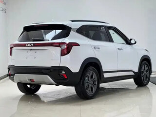 2023 Kia Seltos I Рестайлинг, белый, 2047700 рублей, вид 4