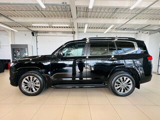 2021 Toyota Land Cruiser 300 Series, чёрный, 11199900 рублей, вид 3