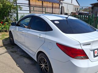 2015 Hyundai Solaris I Рестайлинг, белый, 750000 рублей, вид 3