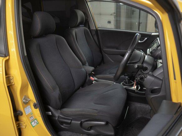 2012 Honda Fit Hybrid II, жёлтый, 1109000 рублей - вид 10