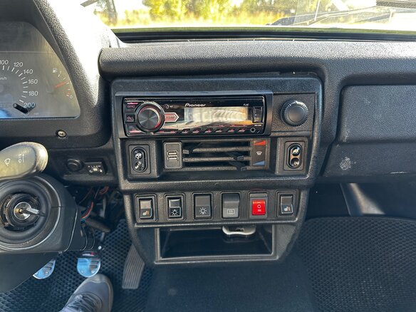 1998 Lada (ВАЗ) 2121 (4x4) I Рестайлинг, белый, 499999 рублей - вид 10