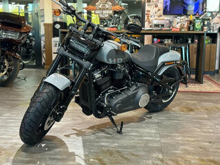 2024 Harley-Davidson Fat Bob, серый, 2950000 рублей, вид 4