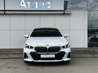 2025 BMW 5 серии 520i VIII (G60/G61/G68), белый, 7790000 рублей, вид 3