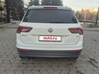 2017 Volkswagen Tiguan II, белый, 2050000 рублей, вид 3