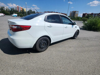 2013 Kia Rio 4-speed III, белый, 999000 рублей, вид 4