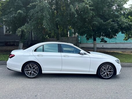 2023 Mercedes-Benz E-Класс 220 d V (W213, S213, C238) Рестайлинг, белый, 5980000 рублей, вид 4