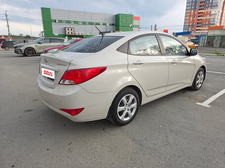 2015 Hyundai Solaris I Рестайлинг, бежевый, 890000 рублей, вид 5