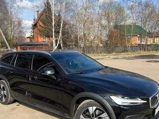 2021 Volvo V60 Cross Country II, чёрный, 4270000 рублей, вид 5