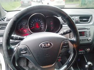 2015 Kia Rio III Рестайлинг, белый, 950000 рублей, вид 5