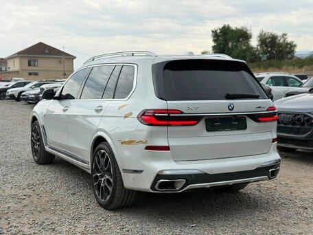 2025 BMW X7 40i I (G07) Рестайлинг, белый, 13980000 рублей, вид 4