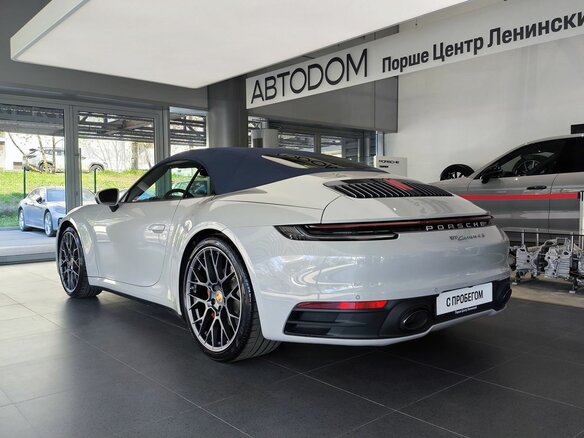 2020 Porsche 911 Carrera 4S VIII (992), серый, 13300000 рублей - вид 4