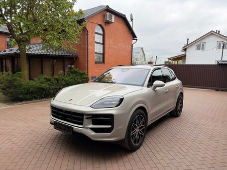 2026 Porsche Cayenne III Рестайлинг, серый, вид 3