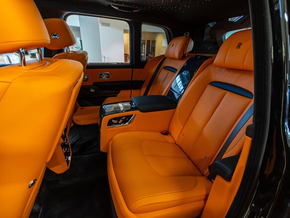 2025 Rolls-Royce Cullinan Black Badge I Рестайлинг (Series II), чёрный, 66500000 рублей - вид 9