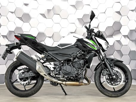 2025 Kawasaki Z 400, белый, 725000 рублей, вид 3