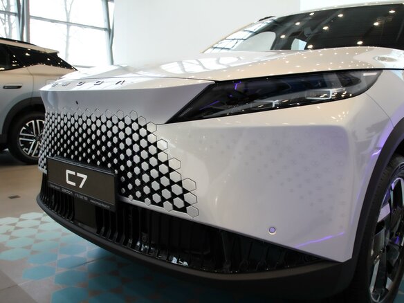2026 Omoda C7, серебристый, 3099000 рублей - вид 14