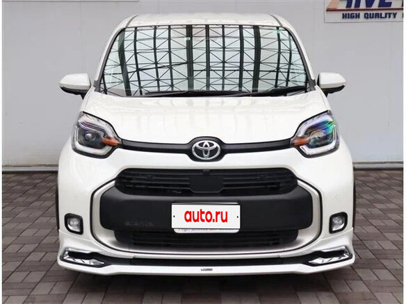 2022 Toyota Sienta III, белый, 1091027 рублей - вид 1