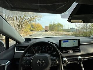 2024 Toyota RAV4 V (XA50), белый, 3200000 рублей, вид 4